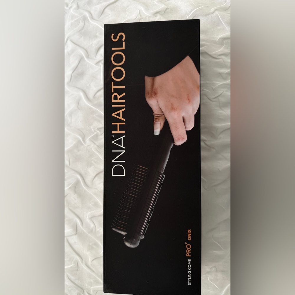 DNA hair tools styling comb PRO.
Never used Black Hair Straightener